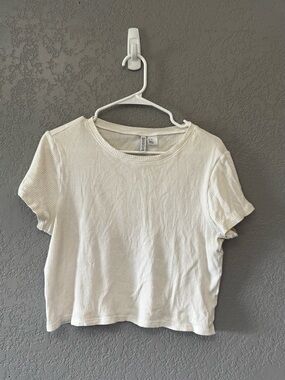 [163] H&M Cream Ribbed Cropped Tee
